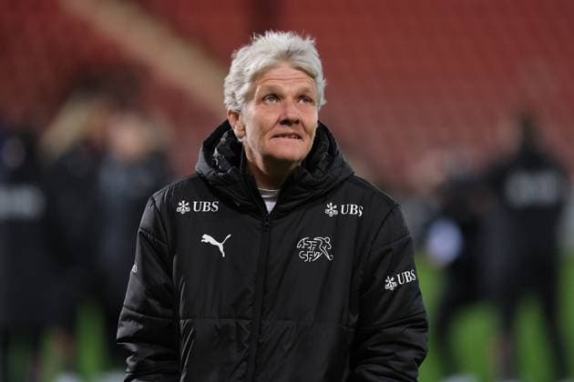 UK: Scotland v Switzerland, UEFA Women™s International Friendly, Länderspiel, Nationalmannschaft at East End Park, Dunfermline, Scotland on 28 October 2025: Pictured: Switzerland Head Coach Pia Sundhage checks the pitch before the match Dunfermline East End Park Fife Scotland Copyright: xAlexxToddx