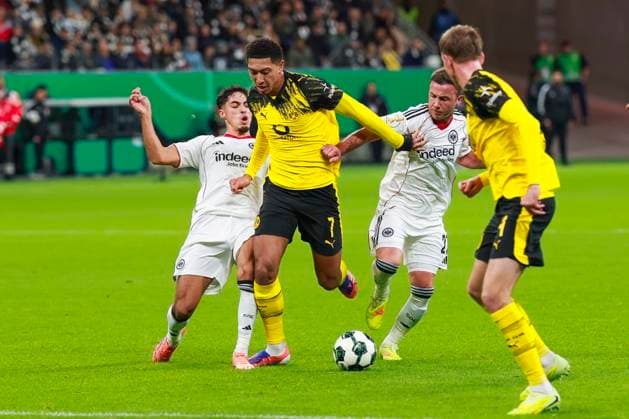 DFB Cup Eintracht Frankfurt v Borussia Dortmund Jobe Bellingham (Borussia Dortmund) battle for the ball against during the DFB Cup Second Round match between Eintracht Frankfurt and Borussia Dortmund at Deutsche Bank Park in Frankfurt, Germany, on October 28, 2025. (Photo by Kadir Caliskan Middle East Images) Frankfurt Hessen Germany Copyright: xKadirxCaliskanx