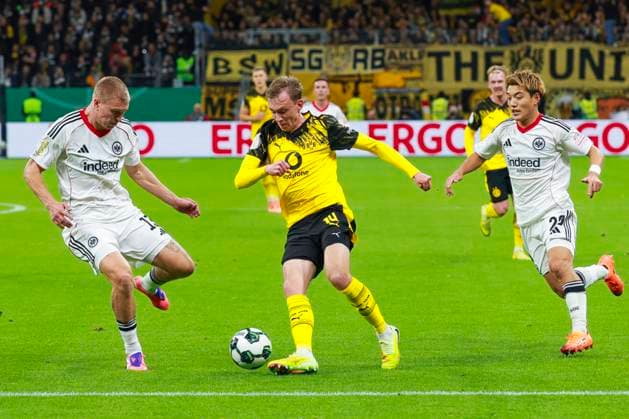 DFB Cup Eintracht Frankfurt v Borussia Dortmund Julian Brandt (Borussia Dortmund) battle for the ball against Rasmus Kristensen and Ritsu Doan of Eintracht Frankfurt of Eintracht Frankfurt during the DFB Cup Second Round match between Eintracht Frankfurt and Borussia Dortmund at Deutsche Bank Park in Frankfurt, Germany, on October 28, 2025. (Photo by Kadir Caliskan Middle East Images) Frankfurt Hessen Germany Copyright: xKadirxCaliskanx