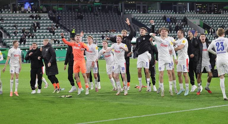 Kiel celebrates victory Football, Season 2025 2026, Men, Men, DFB Cup, 2nd main round, Volkswagenarena Wolfsburg, VfL Wolfsburg vs Holstein Kiel, 0 1 DFL REGULATIONS PROHIBIT ANY USE OF PHOTOGRAPHS AS IMAGE SEQUENCES AND OR QUASI VIDEO