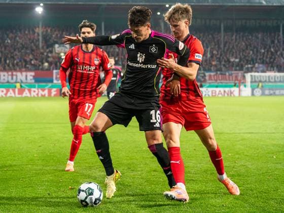 Giorgi Gocholeishvili Hamburger SV, 16 in duel with Jan Schoeppner FC Heidenheim, 03 , GER, 1 FC Heidenheim vs Hamburger SV, Football, DFB Pokal, Spielzeit 2025 2026, 28 10 2025, DFB DFL regulations prohibit any use of photographs as image sequences and or quasi video GER, 1 FC Heidenheim vs Hamburger SV, Football, DFB Pokal, Spielzeit 2025 2026, 28 10 2025 Heidenheim Copyright: xMichaelxSchmidt Eibner-Pressefotx EP_MST