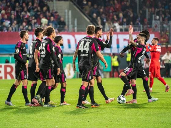 Hamburger SV is happy after the victory, GER, 1 FC Heidenheim vs Hamburger SV, Football, DFB Pokal, 2025 2026 season, 28 10 2025, DFB DFL regulations prohibit any use of photographs as image sequences and or quasi video GER, 1 FC Heidenheim vs Hamburger SV, Football, DFB Pokal, 2025 2026 season, 28 10 2025 Heidenheim Copyright: xMichaelxSchmidt Eibner-Pressefotx EP_MST