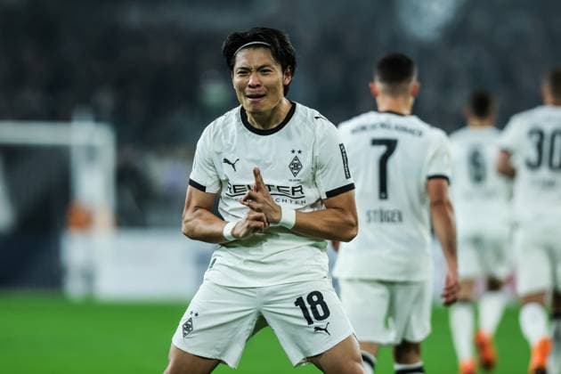 Sport, Soccer, DFB Pokal Season 2025 2026 2 Round Borussia Mönchengladbach Karlsruher SC 28 10 2025, BORUSSIA PARK Goal celebration Borussia Mönchengladbach after the goal to 1 0 by Shuto Machino Borussia Mönchengladbach, 18 the scorer is happy Mönchengladbach BORUSSIA PARK North Rhine Westphalia Germany
