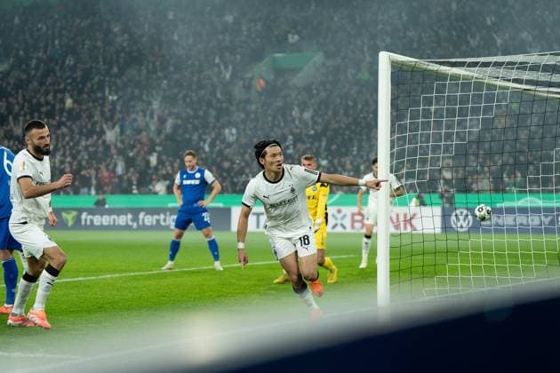 Borussia Mönchengladbach vs Karlsruher SC DFB-Pokal Shuto Machino of Borussia Mönchengladbach in action during the DFB-Pokal second round match against Karlsruher SC at Borussia-Park in Mönchengladbach, Germany, on October 28, 2025. Copyright: xTaiseixIwamotox