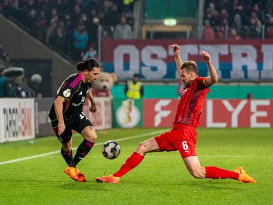 Patrick Mainka FC Heidenheim, 06 in duel with Rayan Philippe Hamburger SV, 14 , GER, 1 FC Heidenheim vs Hamburger SV, Football, DFB Pokal, Season 2025 2026, 28 10 2025, DFB DFL regulations prohibit any use of photographs as image sequences and or quasi video GER, 1 FC Heidenheim vs Hamburger SV, Football, DFB Pokal, Season 2025 2026, 28 10 2025 Heidenheim Copyright: xMichaelxSchmidt Eibner-Pressefotx EP_MST