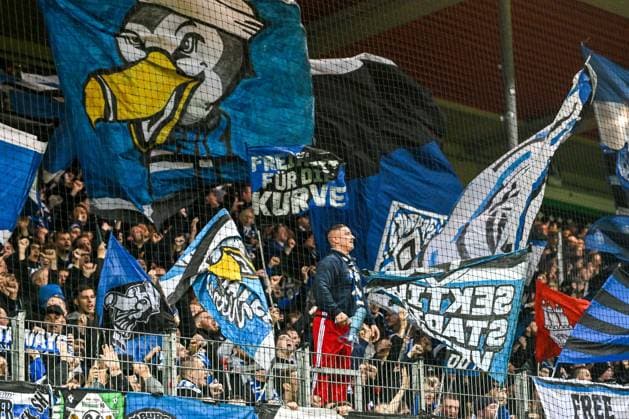 GER, DFB Pokal, 1 FC Heidenheim vs Hamburger SV 28 10 2025, Voith Arena, Heidenheim, GER, DFB Pokal, 1 FC Heidenheim vs Hamburger SV, in the picture Hamburg sea of flags in the fan block after the end of the match, cheering, fans, Ultras nordphotoxGmbHx xHafner nph00200