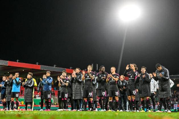 GER, DFB Pokal, 1 FC Heidenheim vs Hamburger SV 28 10 2025, Voith Arena, Heidenheim, GER, DFB Pokal, 1 FC Heidenheim vs Hamburger SV, in the picture Hamburger players after the match, cheering after the match, Ransford Königsdörffer Koenigsdoerffer Hamburger SV, 11 , Fabio Vieira Hamburger SV, 20 , Luka Vuskovic Hamburger SV, 44 , Jordan Torunarigha Hamburger SV, 25 , Miro Muheim Hamburger SV, 28 , Yussuf Poulsen Hamburger SV, 15 , Giogi Gocholeishvili Hamburger SV, 16 , Robert Glatzel Hamburger SV, 9 nordphotoxGmbHx xHafner nph00200