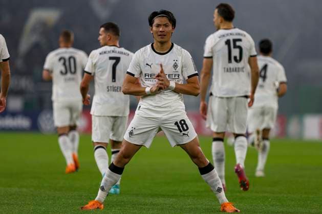 Moenchengladbach, Germany, 28 10 25 Shuto Machino Borussia Moenchengladbach goal celebration, cheers after his goal for 1 0 during the DFB Pokal 2 round match between Borussia Moenchengladbach vs Karlsruher SC at Borussia Park Moenchengladbach stadium at Borussia Park North Rhine Westphalia Germany Copyright: xBrauer-Fotoagenturx xAdrianxSchlx