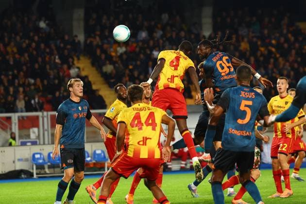 US Lecce v SSC Napoli - Serie A Frank Zambo Anguissa of Napoli scores their first goal during the Serie A soccer match between US Lecce and SSC Napoli at Stadio Via del Mare in Lecce, Italy, on October 28, 2025. Lecce Italy  Copyright: xCiroxDexLucax originalFilename:deluca-usleccev251028_nppe0.jpg