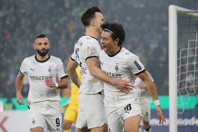 Mönchengladbach, Germany 28 October 2025 DFB Pokal 2025 2026 Borussia Mönchengladbach vs Karlsruher SC In picture 3 v li Shuto Machino BMG cheers with his teammates after his goal for 1 0, DFB regulations prohibit any use of photographs as image sequences and or quasi video Borussia Park Nordrhein Westfalen Copyright: xFotostandx xvanxderxVeldenx