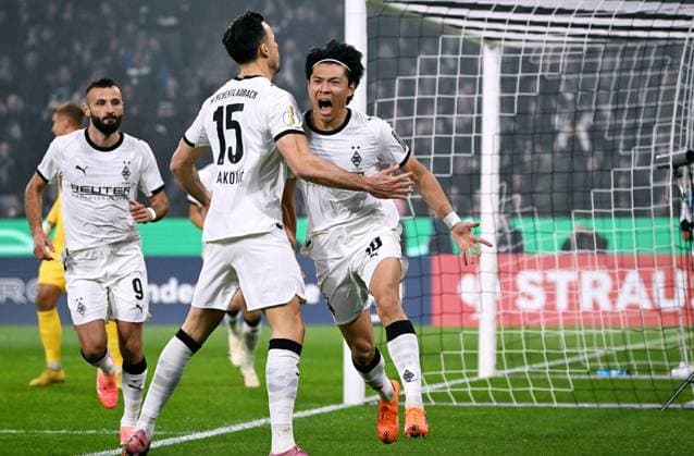Soccer, DFB Cup, Germany, Men, Season 2025 2026, 2nd round, Borussia Park Mönchengladbach, Bor Mönchengladbach Karlsruher SC cheers Shuto Machino BMG after his goal for 1 0 cheers, joy, action
