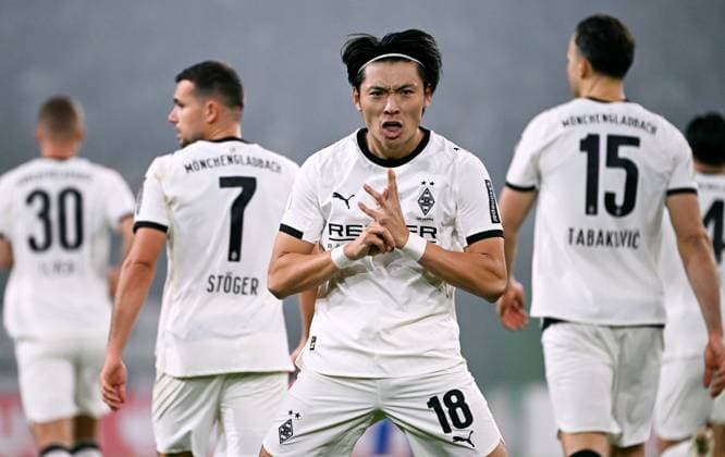 Soccer, DFB Cup, Germany, Men, Season 2025 2026, 2nd round, Borussia Park Mönchengladbach, Bor Mönchengladbach Karlsruher SC cheers Shuto Machino BMG after his goal for 1 0 cheers, joy, action