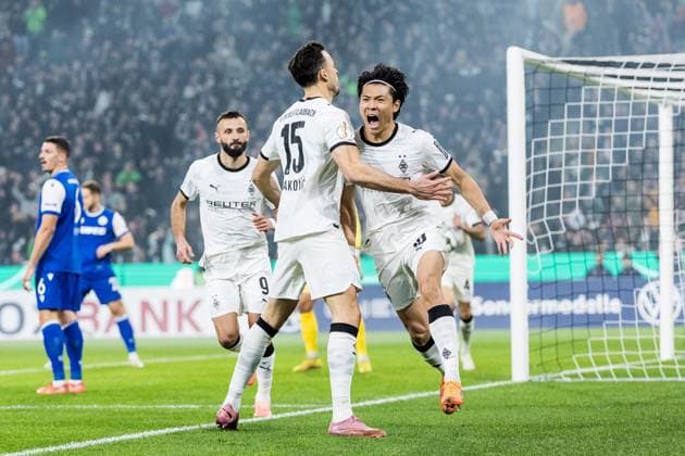 MOENCHENGLADBACH, GERMANY - OCTOBER 28: Shuto Machino (Borussia Moenchengladbach, 18) celebrates scoring the 1:0 goal during the DFB Pokal match between Borussia Moenchengladbach vs. Karlsruher SC at Borussia Park on matchday 2 of DFB Pokal on October 28, 2025 in Moenchengladbach, Germany. DFB REGULATIONS PROHIBIT ANY USE OF PHOTOGRAPHS AS IMAGE SEQUENCES AND OR QUASI-VIDEO. North Rhine Westphalia Germany Copyright: xBEAUTIFULxSPORTS Wunderlx