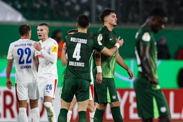 Jenson Seelt VfL Wolfsburg,14 must leave the pitch with yellow red card 2 round DFB Cup season 2025 2026 VfL Wolfsburg vs Holstein Kiel at the Volkswagen Arena in Wolfsburg Action,Football,Germany,Man,Men,28 10 2025