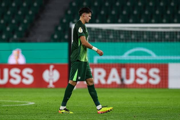 Jenson Seelt VfL Wolfsburg,14 must leave the pitch with yellow red card 2 round DFB Cup season 2025 2026 VfL Wolfsburg vs Holstein Kiel at the Volkswagen Arena in Wolfsburg Action,Football,Germany,Man,Men,28 10 2025