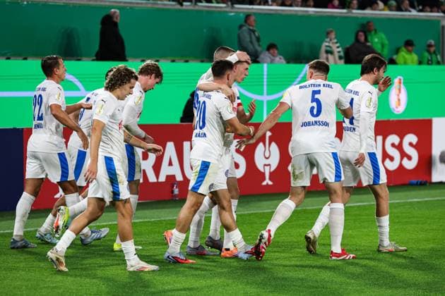 Goalscorer Alexander Bernhardsson Holstein Kiel,11 scores from penalty kick to 0 1 2 round DFB Cup season 2025 2026 VfL Wolfsburg vs Holstein Kiel at the Volkswagen Arena in Wolfsburg Action,Football,Germany,Man,Men,28 10 2025