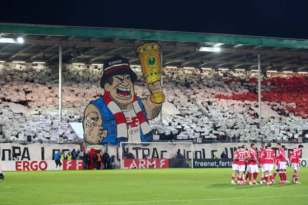 28 10 2025, xtgx, Fußball DFB Pokal 2 Runde, FC Energie Cottbus RB Leipzig emspor, v l Symbolfoto, Symbolbild, Symbol Fans, Zuschauer, Publikum, Tribuene Choreo, Choreografie, Choreographie DFL DFB REGULATIONS PROHIBIT ANY USE OF PHOTOGRAPHS as IMAGE SEQUENCES and or QUASI VIDEO Cottbus