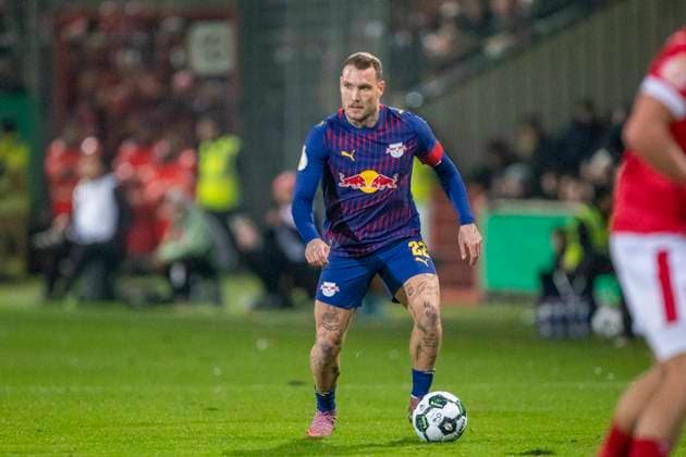 GER, Cottbus, Soccer, DFB Cup, 2nd main round, FC Energie Cottbus vs RB Leipzig in picture f l David Raum RB Leipzig 22 , 28 10 2025, LEAG Energie Stadion Cottbus DFB REGULATIONS PROHIBIT ANY USE OF PHOTOGRAPHS AS IMAGE SEQUENCES AND OR QUASI VIDEO, Copyright: HMBxMedia PaulxFritz
