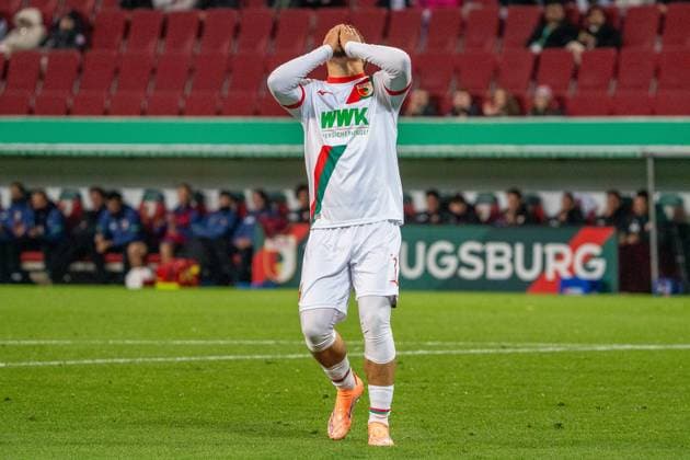 Ismael Gharbi FC Augsburg, 11 disappointed after a missed chance, GER, FC Augsburg vs VfL Bochum, Football, DFB Pokal, 2nd round, 2025 2026 season, 28 10 2025, DFL REGULATES PROHIBIT ANY USE OF PHOTOGRAPHS AS IMAGE SEQUENCES AND OR QUASI VIDEO, GER, FC Augsburg vs VfL Bochum, Football, DFB Pokal, 2nd round, 2025 2026 season, 28 10 2025, Augsburg Copyright: xEibner-Pressefoto EdwardxCheungx EP_ECG