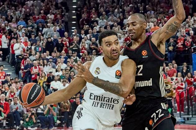 Turkish Airlines EuroLeague Basketball, FC Bayern Munich Basketball vs Real Madrid, Munich FC Bayern Basketball, Munich FC Bayern Basketball, Madrid Real Baloncesto, 2025 10 28 in Munich SAP Garden LYLES Trey Real Madrid Forward Nr 0 RMB0 , MIKE Isiaha FC Bayern Munich Basketball Forward Nr22 BAY22 sportworld München SAP Garden Bayern Deutschland