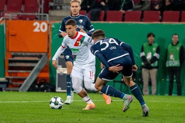Ismael Gharbi FC Augsburg, 11 duel against Cajetan Lenz VfL Bochum, 34 , GER, FC Augsburg vs VfL Bochum, Football, DFB Pokal, 2 Round, Season 2025 2026, 28 10 2025, DFL REGULATES PROHIBIT ANY USE OF PHOTOGRAPHS AS IMAGE SEQUENCES AND OR QUASI VIDEO, GER, FC Augsburg vs VfL Bochum, Football, DFB Pokal, 2nd round, 2025 2026 season, 28 10 2025, Augsburg Copyright: xEibner-Pressefoto EdwardxCheungx EP_ECG