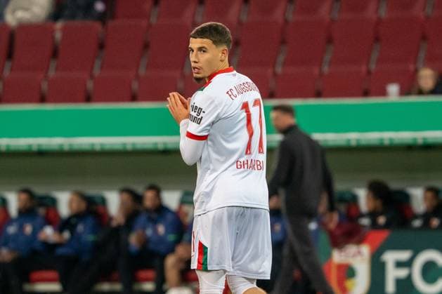 Ismael Gharbi FC Augsburg, 11 , missed goal chance, GER, FC Augsburg vs VfL Bochum, Football, DFB Pokal, 2nd round, 2025 2026 season, 28 10 2025, DFL REGULATES PROHIBIT ANY USE OF PHOTOGRAPHS AS IMAGE SEQUENCES AND OR QUASI VIDEO, GER, FC Augsburg vs VfL Bochum, Football, DFB Pokal, 2nd round, 2025 2026 season, 28 10 2025, Augsburg Copyright: xEibner-Pressefoto EdwardxCheungx EP_ECG
