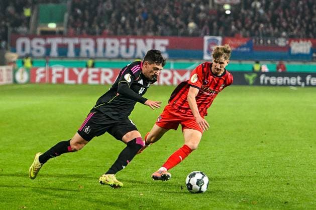 GER, DFB Pokal, 1 FC Heidenheim vs Hamburger SV 28 10 2025, Voith Arena, Heidenheim, GER, DFB Pokal, 1 FC Heidenheim vs Hamburger SV, pictured Giogi Gocholeishvili Hamburger SV, 16 , Jan Schöppner Schoeppner Heidenheim, 3 nordphotoxGmbHx xHafner nph00200