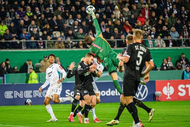 Soccer I Men I Season 2025 2026 I DFB Cup I 2 Round I FC St Pauli TSG 1899 Hoffenheim I 28 10 2025 Ben Voll 1, FC St Pauli Hamburg Millerntor Stadion Hamburg Germany Copyright: xLobecax xHenningxRohlfsx