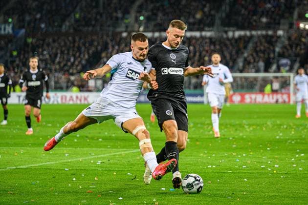 Soccer I Men I Season 2025 2026 I DFB Cup I 2 Round I FC St Pauli TSG 1899 Hoffenheim I 28 10 2025 Tim Lemperle 19, TSG 1899 Hoffenheim , Hauke Wahl 5, FC St Pauli Hamburg Millerntor Stadion Hamburg Germany Copyright: xLobecax xHenningxRohlfsx