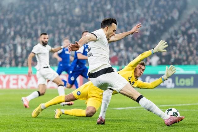 DFB Pokal Borussia Moenchengladbach vs Karlsruher SC, 28 10 2025 MOENCHENGLADBACH, GERMANY OCTOBER 28 Haris Tabakovic Borussia Moenchengladbach, 15 tries to score a goal against Hans Christian Bernat Karlsruher SC, 1 during the DFB Pokal match between Borussia Moenchengladbach vs Karlsruher SC at Borussia Park on matchday 2 of DFB Pokal on October 28, 2025 in Moenchengladbach, Germany DFB REGULATIONS PROHIBIT ANY USE OF PHOTOGRAPHS AS IMAGE SEQUENCES AND OR QUASI VIDEO Copyright: xBEAUTIFULxSPORTS Wunderlx