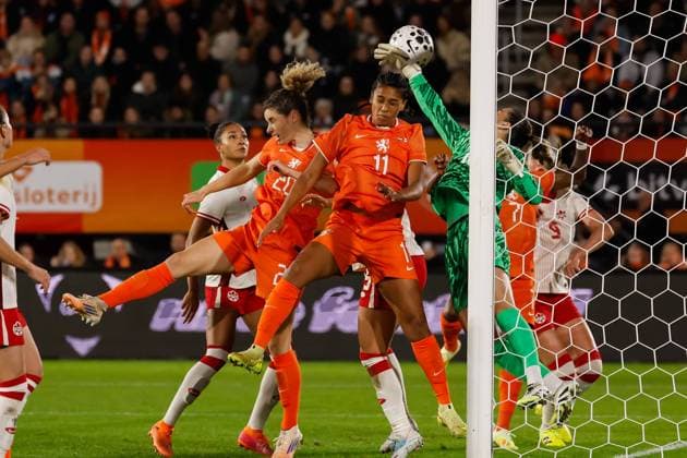 Esmee Brugts of the Netherlands and Goalkeeper Sabrina D Angelo of Canada¯¯¯¯battle for the ball Netherlands v Canada, Women s International Friendly, Länderspiel, Nationalmannschaft Netherlands v Canada, McDOS Goffertstadion, October 28, 2025, Nijmegen, Netherlands.
