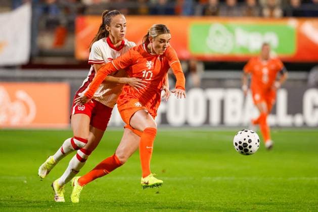 2025-10-28 Netherlands Women v Canada Women - International Friendly, Länderspiel, Nationalmannschaft NIJMEGEN, NETHERLANDS - OCTOBER 28: Julia Grosso of Canada, Jill Roord of Netherlands during the International friendly match between Netherlands Women and Canada Women at Goffertstadion on October 28, 2025 in Nijmegen, Netherlands. Nijmegen Goffertstadion Netherlands Content not available for redistribution in The Netherlands directly or indirectly through any third parties. Copyright: xBroerxvanxdenxBoomx