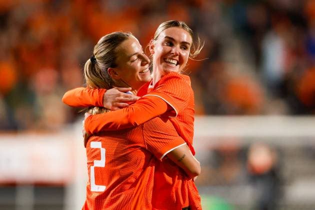 2025-10-28 Netherlands Women v Canada Women - International Friendly, Länderspiel, Nationalmannschaft NIJMEGEN, NETHERLANDS - OCTOBER 28: Lynn Wilms of Netherlands, Jill Roord of Netherlands celebrating during the International friendly match between Netherlands Women and Canada Women at Goffertstadion on October 28, 2025 in Nijmegen, Netherlands. Nijmegen Goffertstadion Netherlands Content not available for redistribution in The Netherlands directly or indirectly through any third parties. Copyright: xBroerxvanxdenxBoomx