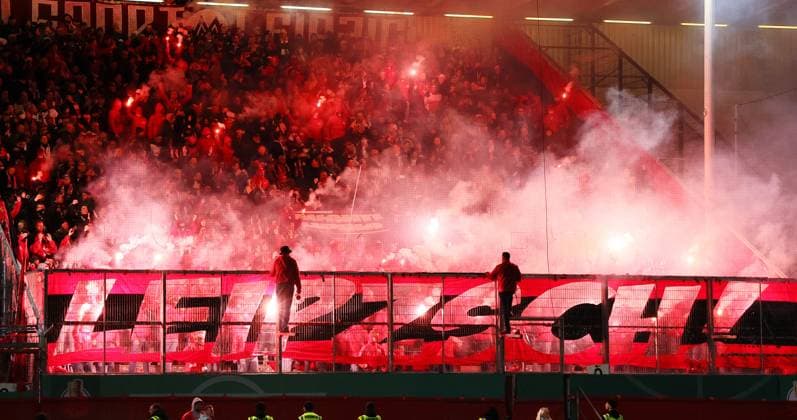 Cottbus RB Leipzig DFB Pokal Cottbus, 28 10 2025, Stadion der Freundschaft, DFB Pokal, Round 2 , FC Energie Cottbus vs RB Leipzig , In the picture Fans of RB Leipzig ignite pyrotechnics in their fan block ,