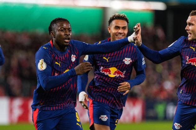 GER, DFB Pokal, 2nd round, FC Energie Cottbus RB Leipzig 28 10 2025, LEAG Energie Stadion, Cottbus, GER, DFB Pokal, 2nd round, FC Energie Cottbus RB Leipzig Johan Bakayoko RB Leipzig 9 cheers Â nordphotoxGmbHxx xAlexanderxTrienitz nph00051