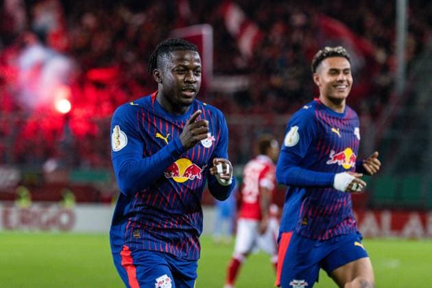 GER, DFB Pokal, 2nd round, FC Energie Cottbus RB Leipzig 28 10 2025, LEAG Energie Stadion, Cottbus, GER, DFB Pokal, 2nd round, FC Energie Cottbus RB Leipzig Johan Bakayoko RB Leipzig 9 cheers Â nordphotoxGmbHxx xAlexanderxTrienitz nph00051