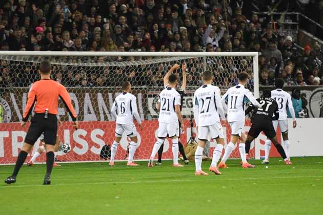GER 2 FBL, FC St Pauli vs TSG 1899 Hoffenheim 28 10 2025, Millerntorstadion, Hamburg, GER DFB Pokal, FC St Pauli vs TSG 1899 Hoffenheim in picture Hauke Wahl Pauli 05 shoots the goal to 1 0 for Pauli past goalkeeper Oliver Baumann Hoffenheim 01 nordphotoxGmbH xWitke nph00002