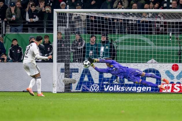 28 10 2025 Football DFB Cup, 2nd round Eintracht Frankfurt Borussia Dortmund at Deutsche Bank Park Goalkeeper Gregor Kobel Borussia Dortmund saves Fares Chaibi Eintracht Frankfurts penalty IMPORTANT NOTE In accordance with the regulations of the DFL and the DFB, it is prohibited to exploit or have exploited photographs taken in the stadium and or of the match in the form of sequential images and or video-like photo series Copyright: xDavidxInderliedx