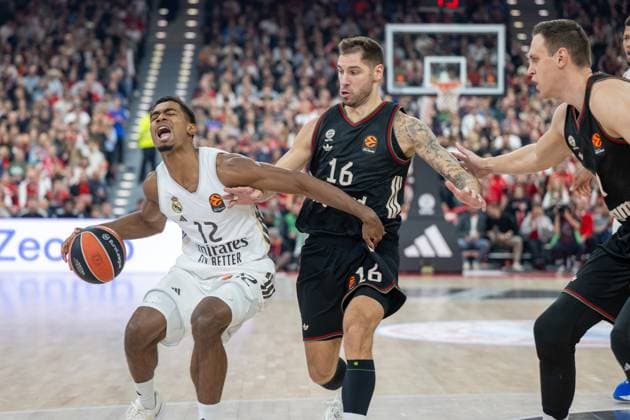 Theo Maledon 12 Real Madrid in a duel with Stefan Jovic 16 FC Bayern Basketball , FC Bayern Basketball vs Real Madrid, EuroLeague 7 Matchday, 28 10 2025 Munich Bavaria Germany Copyright: xkolbert-press UlrichxGamelx