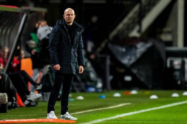 NIJMEGEN , 28-10-2025 , Goffertstadion , season 2025 2026 , Friendly football , match between Netherlands and Canada (women) , picture shows Netherlands head coach Arjan Veurink looks on Netherlands - Canada women (women, friendly)  x31739774x Copyright: