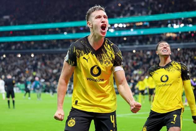 Nico Schlotterbeck (Borussia Dortmund) jubelt, DFB-Pokal, Eintracht Frankfurt v Borussia Dortmund, Deutsche Bank Park am 28. October 2025 in Frankfurt, Deutschland. (Foto von Marco Steinbrenner DeFodi Images) Nico Schlotterbeck (Borussia Dortmund) cheers, DFB-Pokal, Eintracht Frankfurt v Borussia Dortmund, Deutsche Bank Park, October 28, 2025 in Frankfurt, Germany. (Photo by Marco Steinbrenner DeFodi Images) DFB DFL REGULATIONS PROHIBIT ANY USE OF PHOTOGRAPHS AS IMAGE SEQUENCES AND OR QUASI-VIDEO. Nico Schlotterbeck Borussia Dortmund cheers, DFB Pokal, Eintracht Frankfurt v Borussia Dortmund, Deutsche Bank Park on October 28, 2025 in Frankfurt, Germany Photo by Marco Steinbrenner DeFodi Images Nico Schlotterbeck Borussia Dortmund cheers, DFB Pokal, Eintracht Frankfurt v Borussia Dortmund, Deutsche Bank Park, October 28, 2025 in Frankfurt, Germany Photo by Marco Steinbrenner DeFodi Images DFB DFL REGULATIONS PROHIBIT ANY USE OF PHOTOGRAPHS AS IMAGE SEQUENCES AND OR QUASI VIDEO