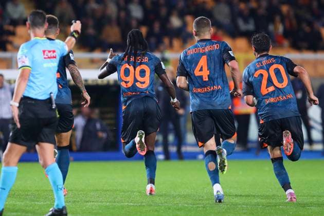 Andre-Frank Zambo Anguissa of SSC Napoli celebrates the goal 0-1 with his team mates during the serie A match between US Lecce and SSC Napoli at Ettore Giardiniero - Via del Mare stadium in Lecce (Italy), October 28,2025. massimilianoxcarnabuci