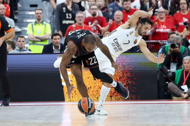 Foul by Facundo Campazzo Real Madrid, 07 on Isiaha Mike FC Bayern Basketball, 22 , GER, FC Bayern Basketball vs Real Madrid, Basketball, Euroleague, Matchday 7, 2025 2026 season, 28 10 2025, GER, FC Bayern Basketball vs Real Madrid, Basketball, Euroleague, Matchday 7, 2025 2026 season, 28 10 2025 Munich Copyright: xEibner-Pressefoto JennixMaulx EP_JML