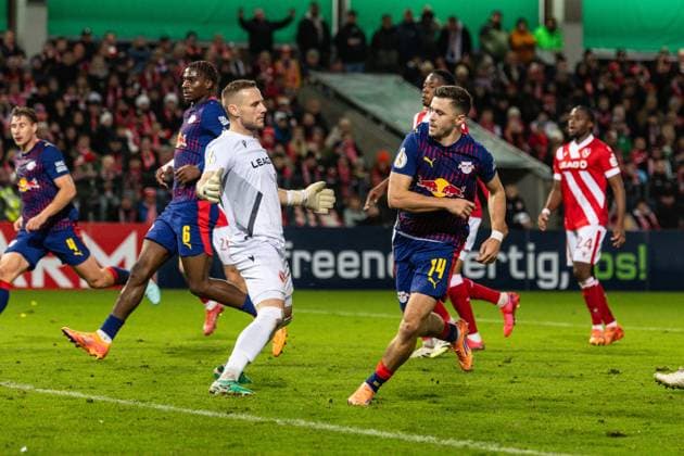 GER, DFB Pokal, 2nd round, FC Energie Cottbus RB Leipzig 28 10 2025, LEAG Energie Stadion, Cottbus, GER, DFB Pokal, 2nd round, FC Energie Cottbus RB Leipzig Christoph Baumgartner RB Leipzig 14 , Marius Funk FC Energie Cottbus 33 Â nordphotoxGmbHxx xAlexanderxTrienitz nph00051