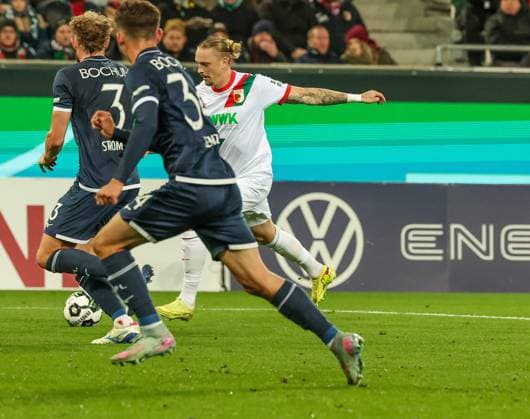 Marius Wolf 27 FC Augsburg hits the crossbar, FC Augsburg vs VfL Bochum 1848, Football, Men, DFL, DFB Pokal, Season 2025 2026, WWK Arena, Second round, 28 10 2025 Augsburg Bayern Germany Copyright: xkolbert-press MartinxAgüerax