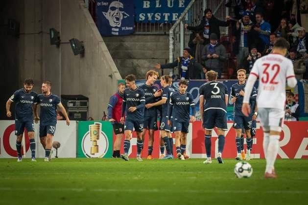 Bochum cheers after the 0 1 by Gerrit Holtmann 17 VfL Bochum , Fabian Rieder 32 FC Augsburg disappointed FC Augsburg vs VfL Bochum 1848, Football, Men, DFL, DFB Pokal, Season 2025 2026, WWK Arena, Second round, 28 10 2025 Augsburg Bavaria Germany Copyright: xkolbert-press MartinxAgüerax