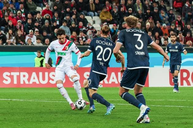Fabian Rieder 32 FC Augsburg with a chance, against Noah Loosli 20 VfL Bochum and Philipp Strompf 3 VfL Bochum , FC Augsburg vs VfL Bochum 1848, Football, Men, DFL, DFB Pokal, Season 2025 2026, WWK Arena, Second Round, 28 10 2025 Augsburg Bayern Germany Copyright: xkolbert-press MartinxAgüerax