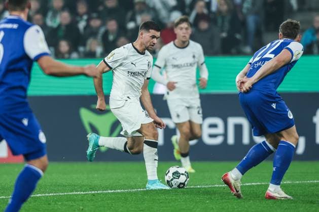 Sport, Football, DFB Pokal Season 2025 2026 2 Round Borussia Mönchengladbach Karlsruher SC 28 10 2025, BORUSSIA PARK Kevin Stöger Borussia Mönchengladbach, 7 Mönchengladbach BORUSSIA PARK Nordrhein Westfalen Germany