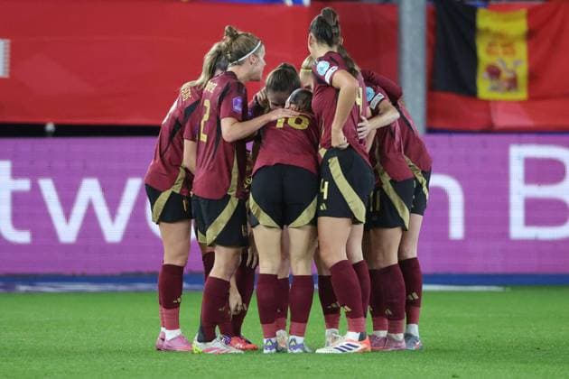 251028 BELGIUM VS IRELAND Belgian players celebrating the second goal of Tessa Wullaert (9) of Belgium (2-0) during a female soccer match between women™s national teams of Belgium, called Red Flames and Ireland, 2025-2026 season of UEFA Women™s Nations League Promotion relegation play-off , on Tuesday 28 October 2025, in Leuven, BELGIUM . PHOTO SPORTPIX Sevil OKTEM LEUVEN DEN DREEF Vlaams-Brabant Belgium  Copyright: xSportpix.bex xSevilxOktemxSevilxOktemx