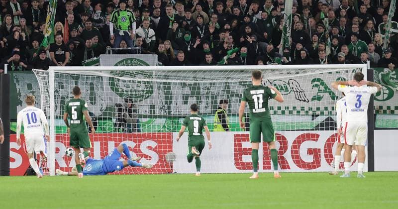 Alexander Bernhardsson Holstein Kiel , not in the photo scores the 0 1 against goalkeeper Marius Mueller VfL Wolfsburg Football, Season 2025 2026, Men, Men, DFB Cup, 2nd main round, Volkswagenarena Wolfsburg, VfL Wolfsburg vs Holstein Kiel, 0 1 DFL REGULATIONS PROHIBIT ANY USE OF PHOTOGRAPHS AS IMAGE SEQUENCES AND OR QUASI VIDEO